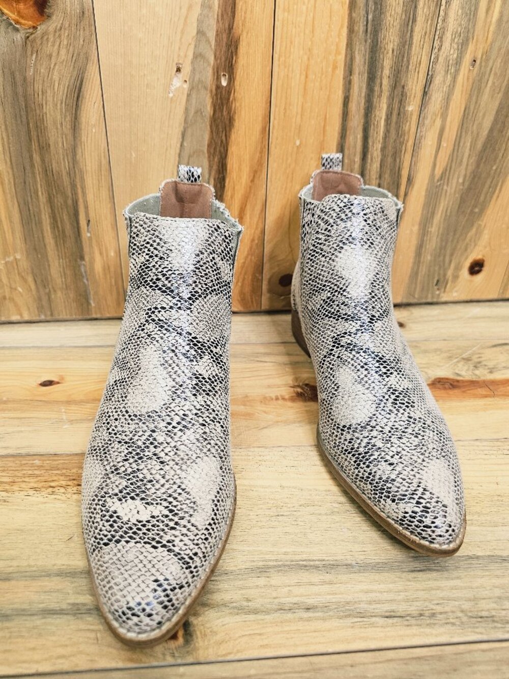 Beast Fashion Snakeskin Booties Size 8.5